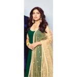 Bhumi Pednekar Instagram - Eid Mubarak!!! May you be healthy and happy 🙏🏻❤️ #eidmubarak . . . Wearing @vmartfashions 😍