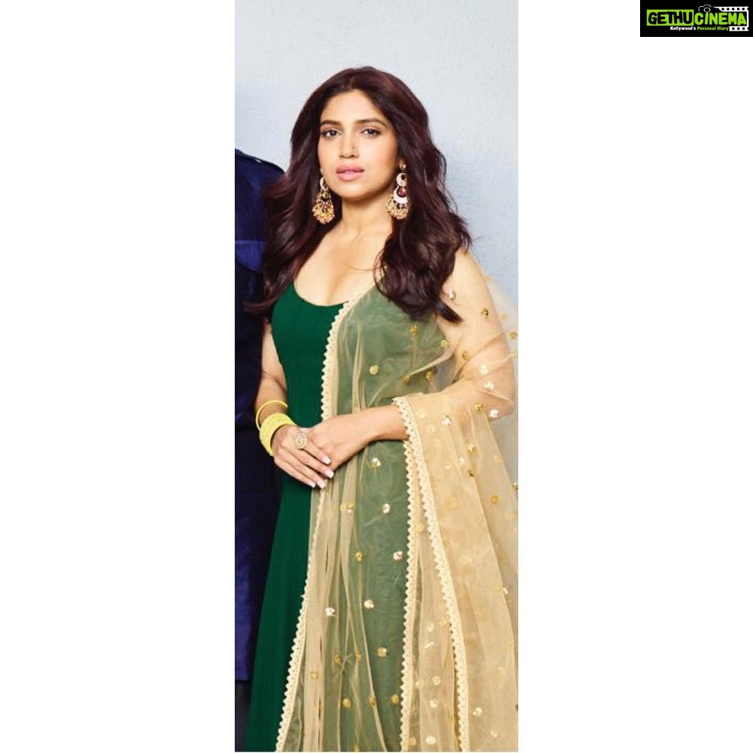 Bhumi Pednekar Instagram - Eid Mubarak!!! May you be healthy and happy 🙏🏻❤️ #eidmubarak . . . Wearing @vmartfashions 😍