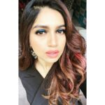 Bhumi Pednekar Instagram - 👀💙😘 Makeup by @Makeupwali 😘 Hair by @nivatesurekha #hello #love #ilovemakeup