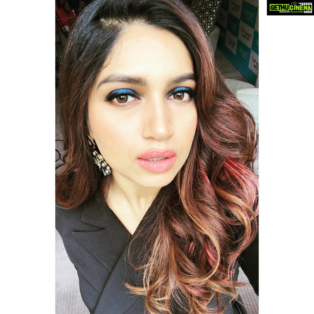 Bhumi Pednekar Instagram - 👀💙😘 Makeup by @Makeupwali 😘 Hair by @nivatesurekha #hello #love #ilovemakeup