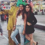 Bhumi Pednekar Instagram - Throwback to when we were touristing 😂 @shettynisha ❤️ #nyc #girls #love #throwback