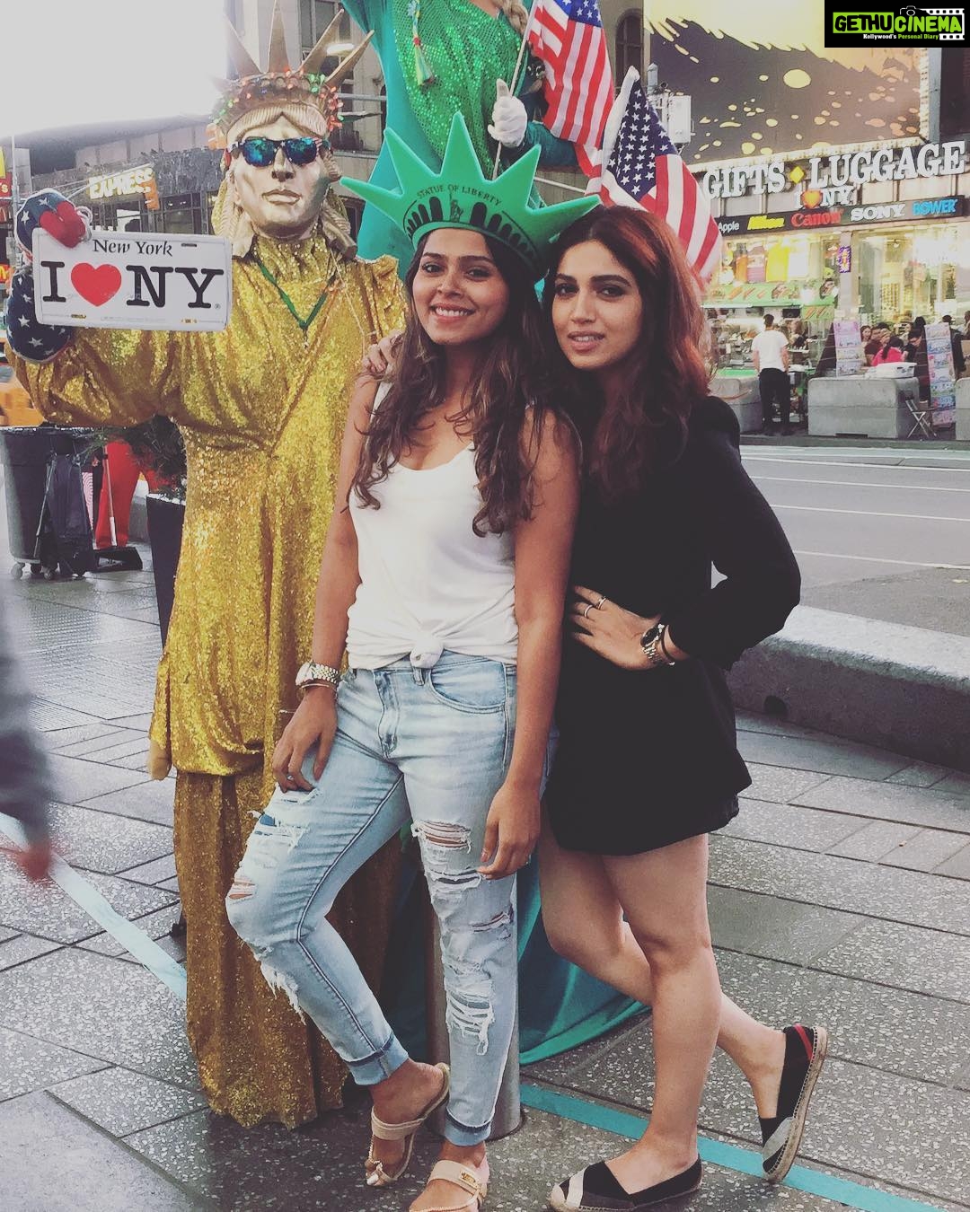 Bhumi Pednekar Instagram - Throwback to when we were touristing 😂 @shettynisha ❤️ #nyc #girls #love #throwback