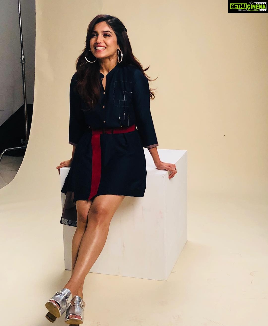 Bhumi Pednekar Instagram - Wide smiles and happy hearts 💕Something special coming soon.... #coming soon #OnLocation #shootdiaries #sunday