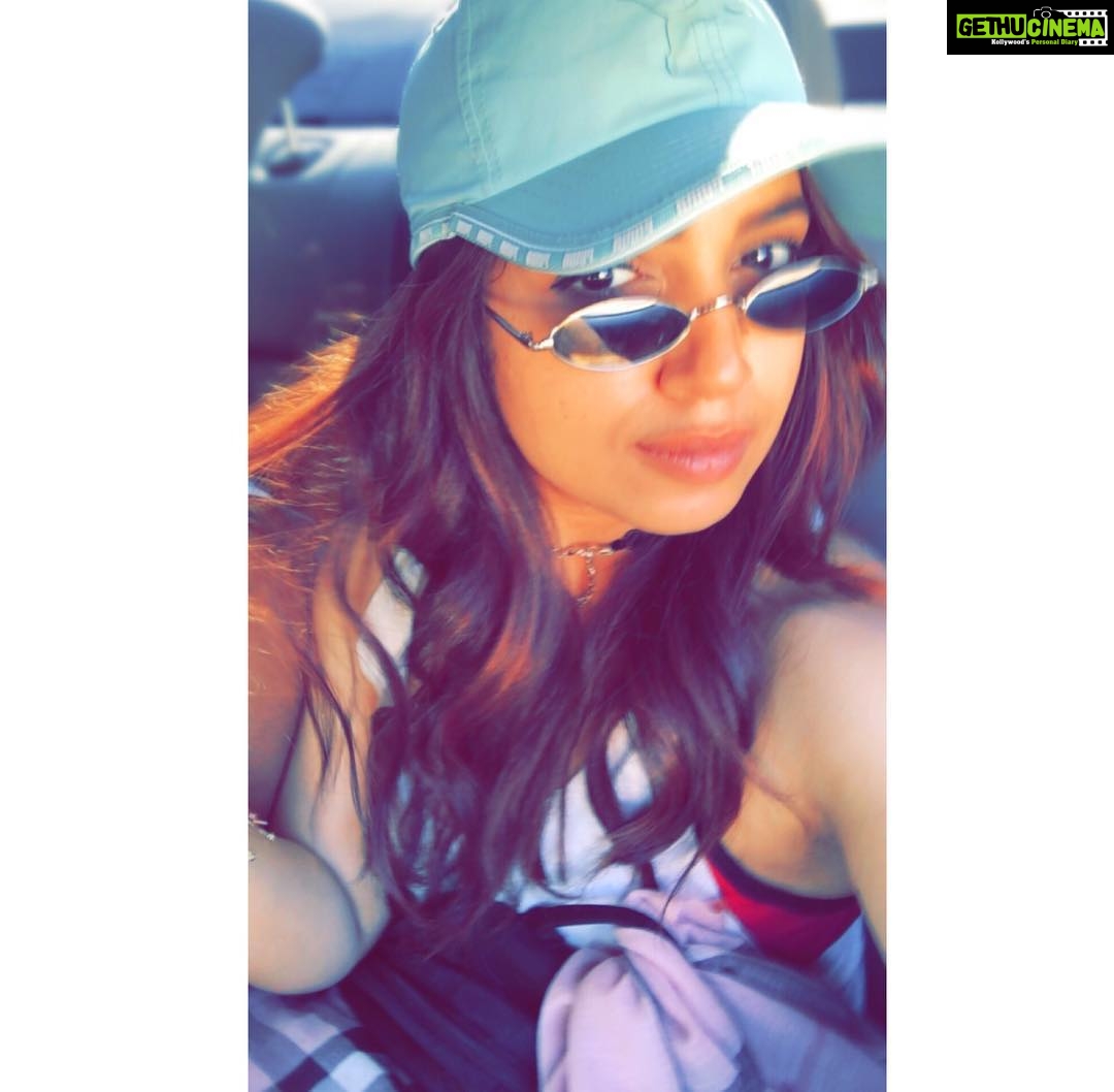 Bhumi Pednekar Instagram - GoodMorning ☀️ #tuesday #morning #mood #blue #love #hello