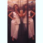 Bhumi Pednekar Instagram - Mirror Mirror in the lift..I can’t rhyme any further cause nothing fits 🙈✌🏻 #just #hello #love #saturday #night