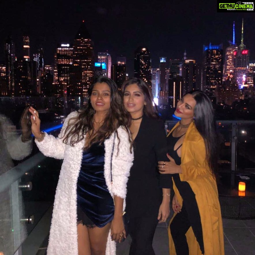 Bhumi Pednekar Instagram - Strongest together ❤️ #girls #nyc #spotthetourist #nightslikethis @shettynisha @shermeenk620 #BPtravels Manhattan, New York