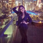 Bhumi Pednekar Instagram - One of a kind 👑 #nyc #spotthetourist #traveldiaries #rooftop #BPtravels