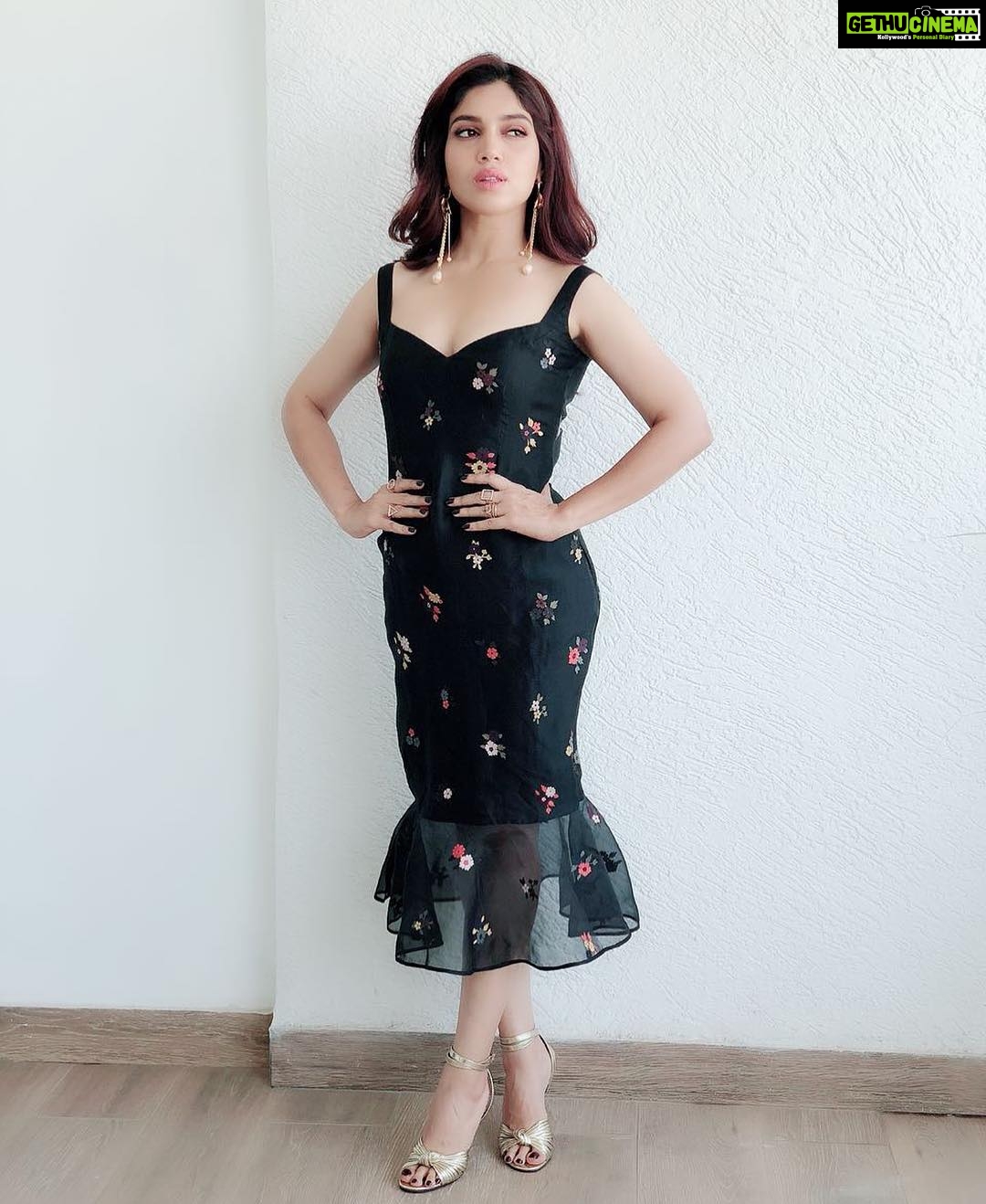 Bhumi Pednekar Instagram - LUST STORIES 🖤 Styled by @sukritigrover Wearing @sahilkochar @azotiique @intoto.in Makeup @sonicsmakeup Hair @florianhurelmakeupandhair Team Love @hmehta75 @crastosuzan #trailerlaunch #luststories