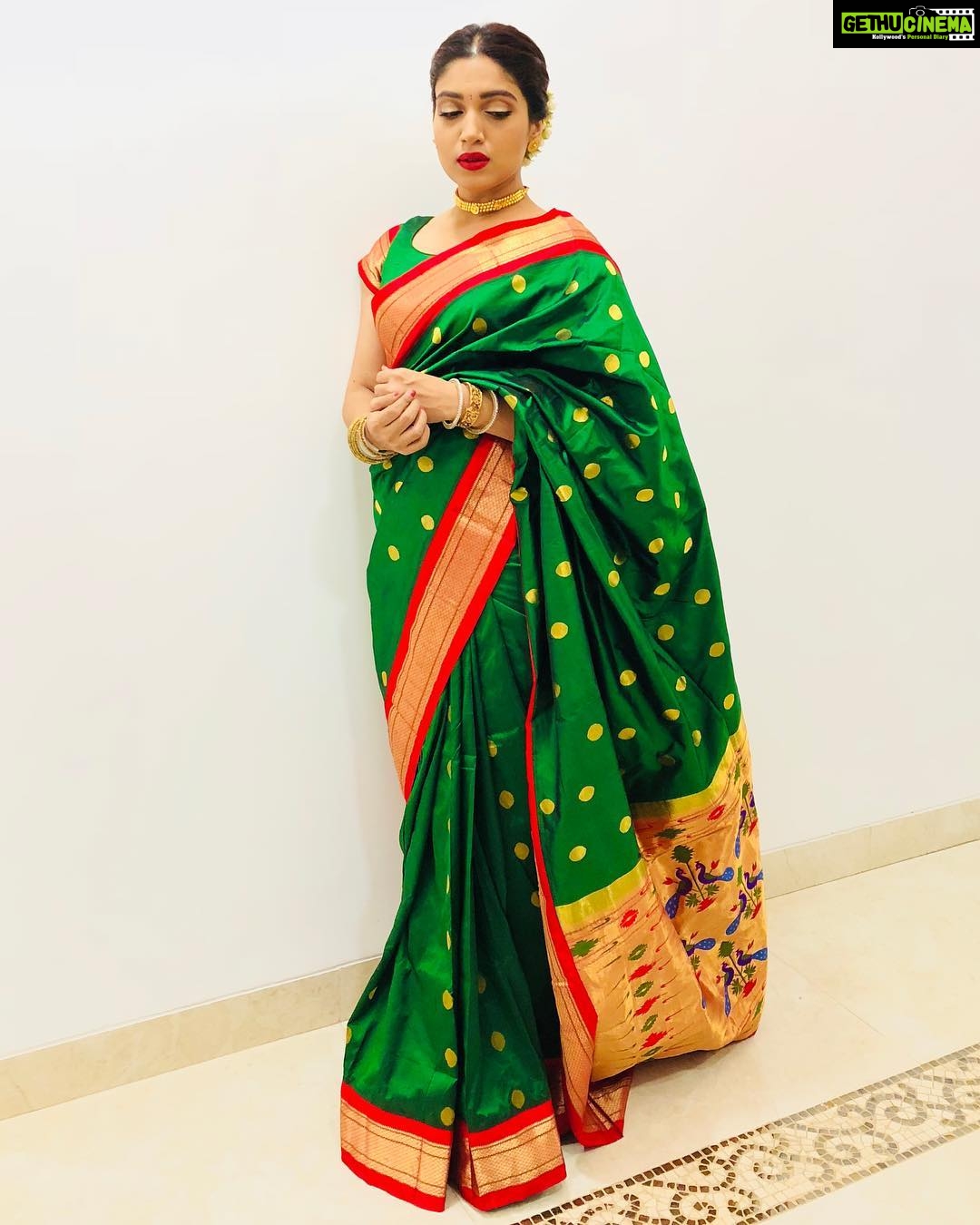Bhumi Pednekar Instagram - Ready and dressed for their love filled fairy tale β€οΈ #NikhilandReena #love #poser #friday #night @nixterrrrrr @nivatesurekha thank you for my pretty hair π and mom thank you for draping this pretty thing on me π