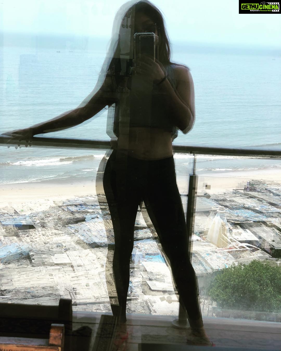 Bhumi Pednekar Instagram - GoodMorning ☀️ #friday #Morning #Love #sunshine #hello
