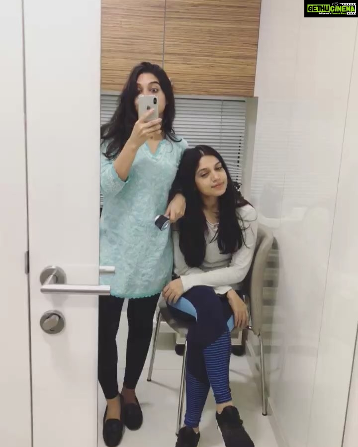 Bhumi Pednekar Instagram - Doctor Saab I miss you @samikshapednekar ❤️ #throwback #missed #pednekargirls #myforever #hello #morning #love #wednesday