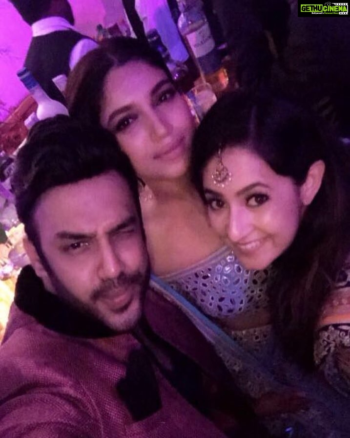 Bhumi Pednekar Instagram - Congratulations my darling @saudamini08 🎉 Here is Wishing you and Siddharth tons of love,happiness and all things amazing ❤️😘🙏🏻 #saudaminisiddharth @nikhilthampi ❤️ #saturdaynight