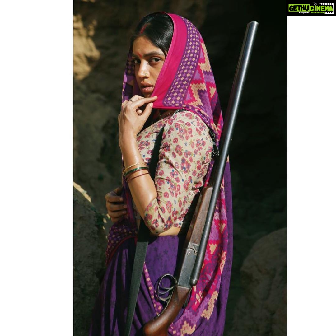 Bhumi Pednekar Instagram - SONCHIRIYA As we wrap up this unforgettable journey,Sharing a bit of me from this very special film ❤️ #AbhishekChaubey @sushantsinghrajput #ManojBajpayee @ranvirshorey #AshutoshRana @rsvpmovies #macguffinpictures @honeytrehan #SudipSharma #Khushi #SonChiriya