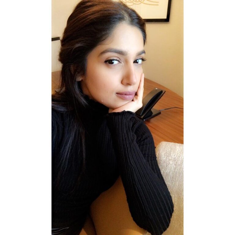 Bhumi Pednekar Instagram - At a distance you only see my light. Come closer and know that I am you #Wednesday #GoodMorning #Wisdom #Rumi #Love