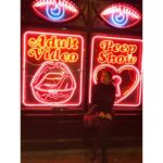 Bhumi Pednekar Instagram - Just hanging ✌🏻 #Tuesday #GoodMorning #Throwback #Love #London #FajitaGirl La Bodega Negra