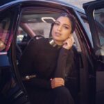 Bhumi Pednekar Instagram - Stepping In or Stepping Out ? Poser for life ✌🏻🌈🖤 #tuesday #evenings #love #winter #black #musing #happiness #berlin #tb