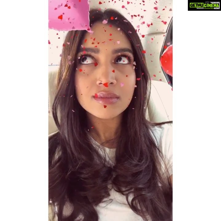 Bhumi Pednekar Instagram - Happy Valentines Day ❤️ Love and only Love 😘 #HappyValentinesDay #wednesday #mornings