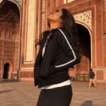 Bhumi Pednekar Instagram - The flipped flipper flipping away 🌈 #morning #Saturday #love #GoodHairDontCare #Bptravels #chambal #sonchiriya
