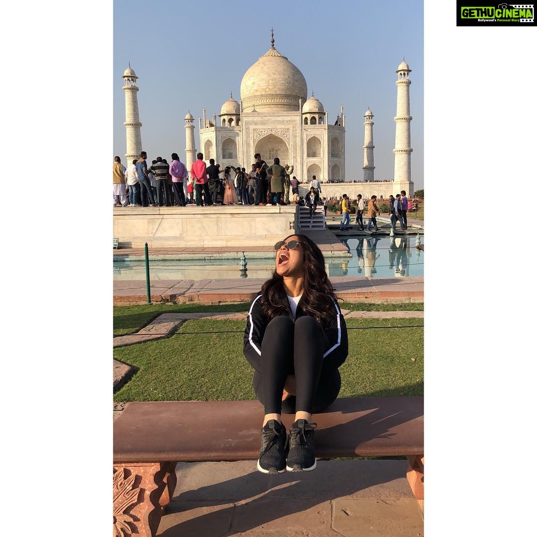 Bhumi Pednekar Instagram - The wonder and I . Still overwhelmed by its beauty ❤️ #tajmahal #agra #morning #love #happiness #wonderoftheworld