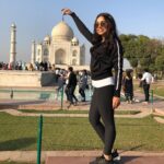 Bhumi Pednekar Instagram - Cause certain poses are just important to do 🙃. #wahtaj #tajmahal #teamBP #agra #sonchiriya #thursday #clichèenough