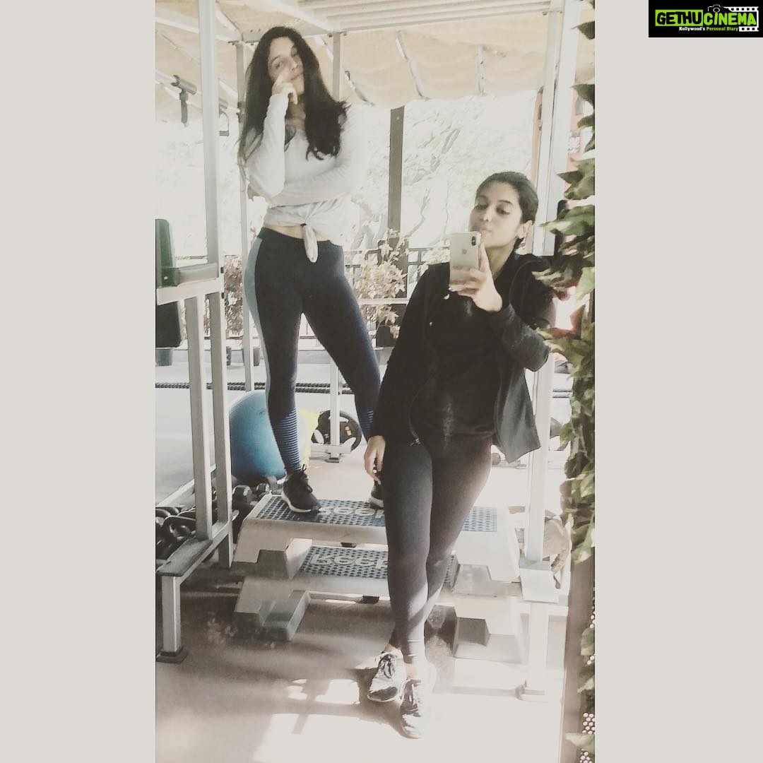 Bhumi Pednekar Instagram - I miss you @samikshapednekar 🙃😘❤️ #Wednesday #WorkIt #pednekarsisters #Love #mytribe #LaFamilia #throwback