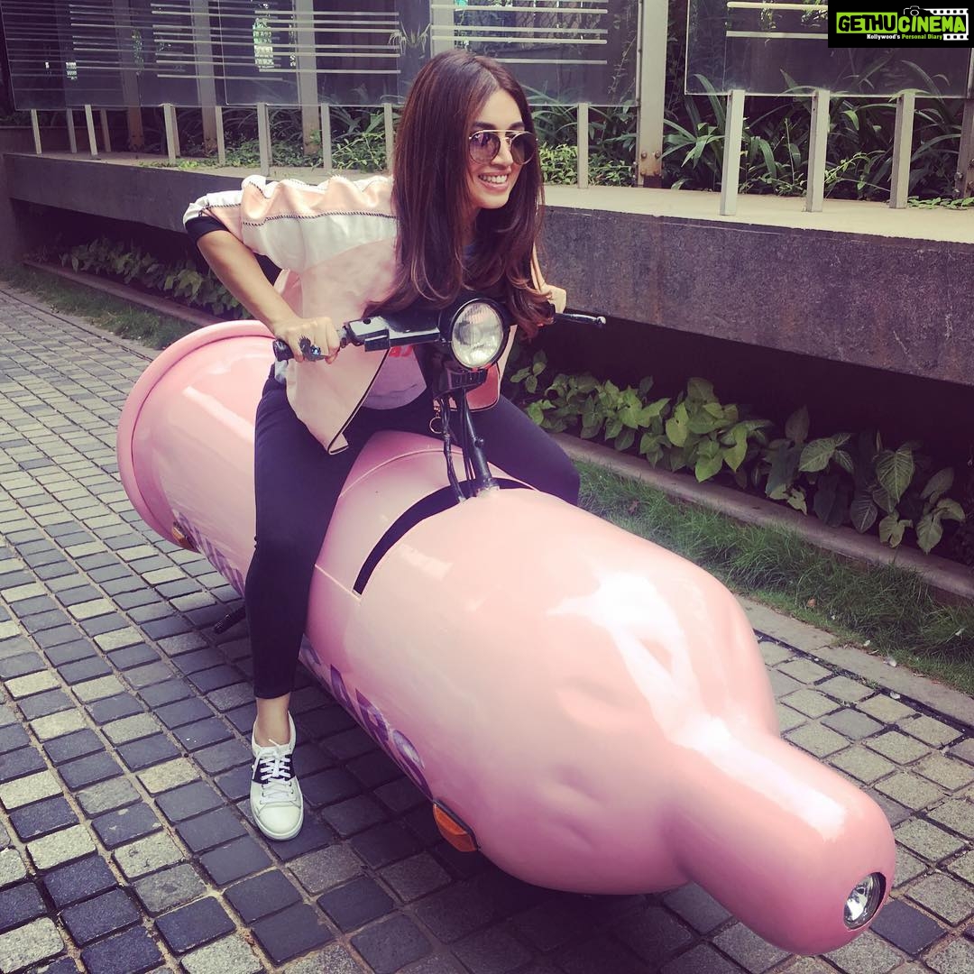 Bhumi Pednekar Instagram - Itβs better to be safe than sorry π FYI #shubhmangalsaavdhan on Tv on the 26th of jan at 8pm on @zeecinemame and 27th jan 9 pm on @zeecinema ππ»β€οΈ #hello #afternoon #Monday #Throwback #shubhmangalsaavdhan