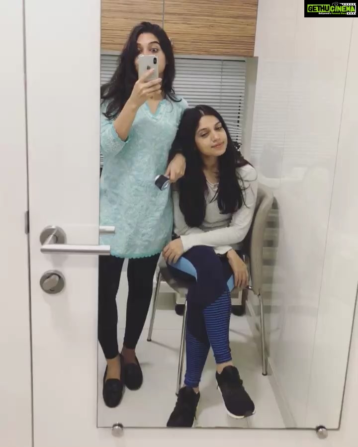 Bhumi Pednekar Instagram - Title: Doctor Sahab 🌈 Starring: Bhumi and Samu 👯♀️ Reason: Boredom at the doctors🤯 @samikshapednekar #WhileWeWait #AlwaysActing #SisterAct #Love #Happiness #DoctorDoctor #Ham
