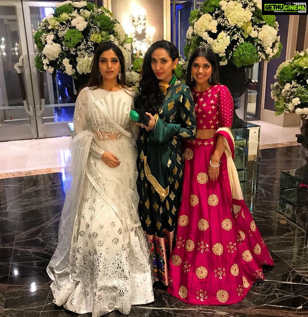 Bhumi Pednekar Instagram - With the girls ❤️ @iprernaarora @samikshapednekar #aboutlastnight #goodvibesonly #weddingtimes #happygirlsaretheprettiest