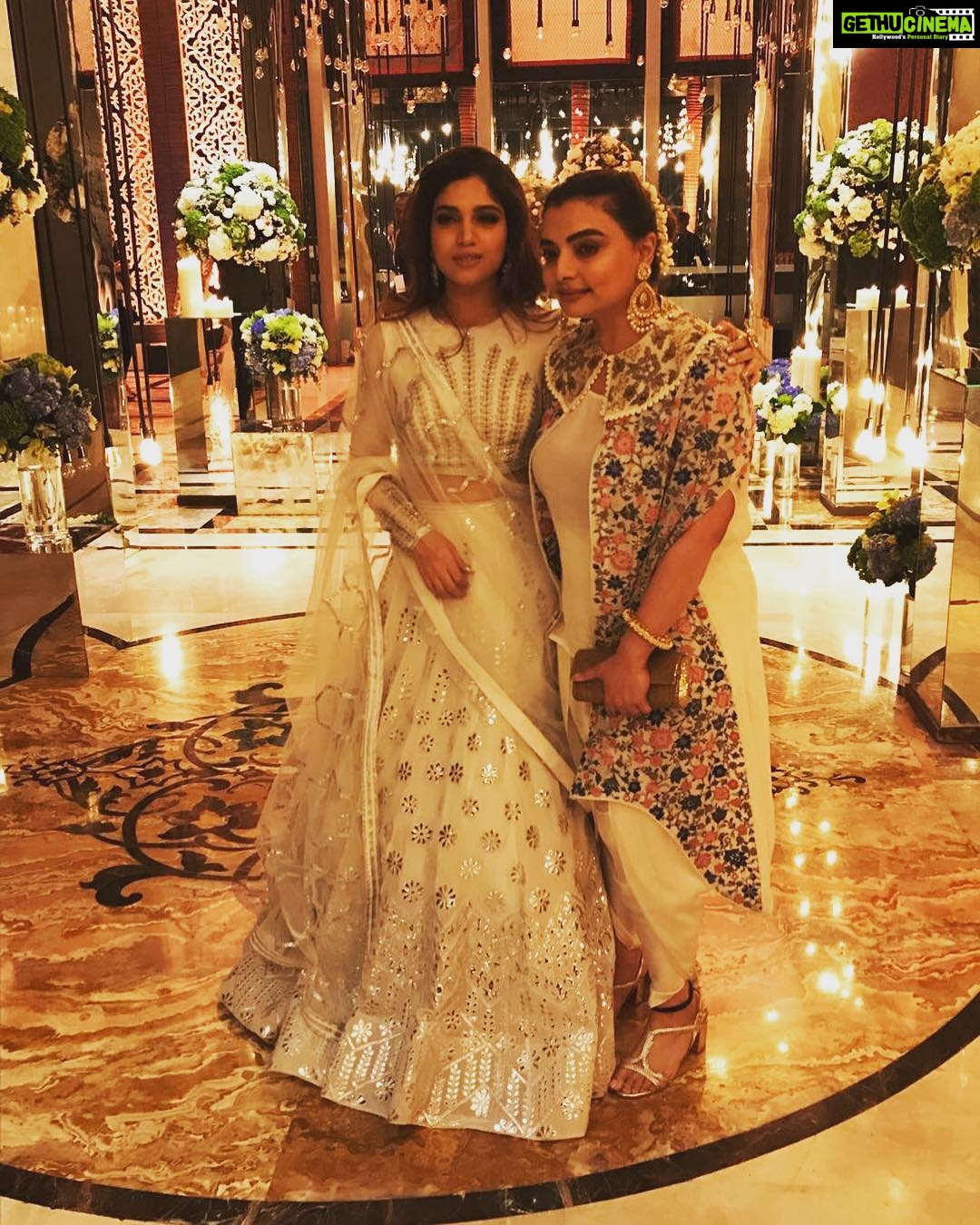 Bhumi Pednekar Instagram - Chronicles of last night... @vaibhavi.merchant ma’am you looked 💥🔥 #aboutlastnight #AnushkaAndVirat #WeddingTimes #WhiteAndBright