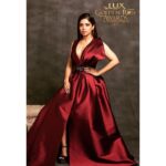 Bhumi Pednekar Instagram - Watch me today be Santa’s special child only on #luxgoldenroseawards2017 ❤️