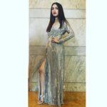 Bhumi Pednekar Instagram - Gold and bold for the #timesmangalparvawards ⭐️ Outfit @rohitgandhirahulkhanna Jewellery @varnikaaroraofficial Shoes @louboutinworld Styled by @aasthasharma612,assisted by @aditiagrawal12 ,Makeup by @sonicsmakeup Managed by @hmehta75 #Gold #shimmerandshine