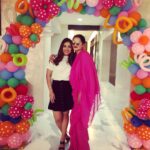 Bhumi Pednekar Instagram - You know that feeling when you meet someone you love and adore and they love you right back,and time stops.Ya that happened yesterday.Couldnt just contain myself when I met the beautiful and legendary rekha Ma’am.Thank you for all the amaze things you had to say.You are such a DIVA and we love it ❤️❤️❤️ #fangirl #evergreenbeauty