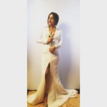 Bhumi Pednekar Instagram - Emerging face of fashion ✌🏻⭐️Thank you @filmfare for this.Won my first ever style award 🎉This one is dedicated to you @aasthasharma and @aditiagrawal12 for all your hard work and truly making me shine ❤️ P.S @shainanath my fashion journey started with you...thank you fr your relentless faith in me when no one had any 😘 #filmfareglamourandstyleawards