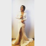 Bhumi Pednekar Instagram - Emerging face of fashion ✌🏻⭐️Thank you @filmfare for this.Won my first ever style award 🎉This one is dedicated to you @aasthasharma and @aditiagrawal12 for all your hard work and truly making me shine ❤️ P.S @shainanath my fashion journey started with you...thank you fr your relentless faith in me when no one had any 😘 #filmfareglamourandstyleawards