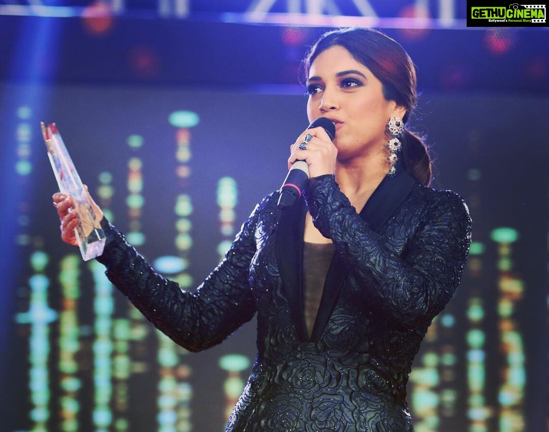 Bhumi Pednekar Instagram - When you get felicitated for your work..itβs just super motivating ππ» Best actor Female 2017 βπ» #jashneyoungistan