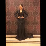 Bhumi Pednekar Instagram - Last night for the #jashneyoungistan awards for @news24tvchannel .Thank you for the honour #BestActor2017 Thank you 🙏🏻 Outfit: @manavgangwani @couturemg Jewellery : Mirari jewellery (sky Communication) Styled by @aasthasharma612,assisted by @aditiagrawal12 Makeup @sonicsmakeup Hair @gusainrama