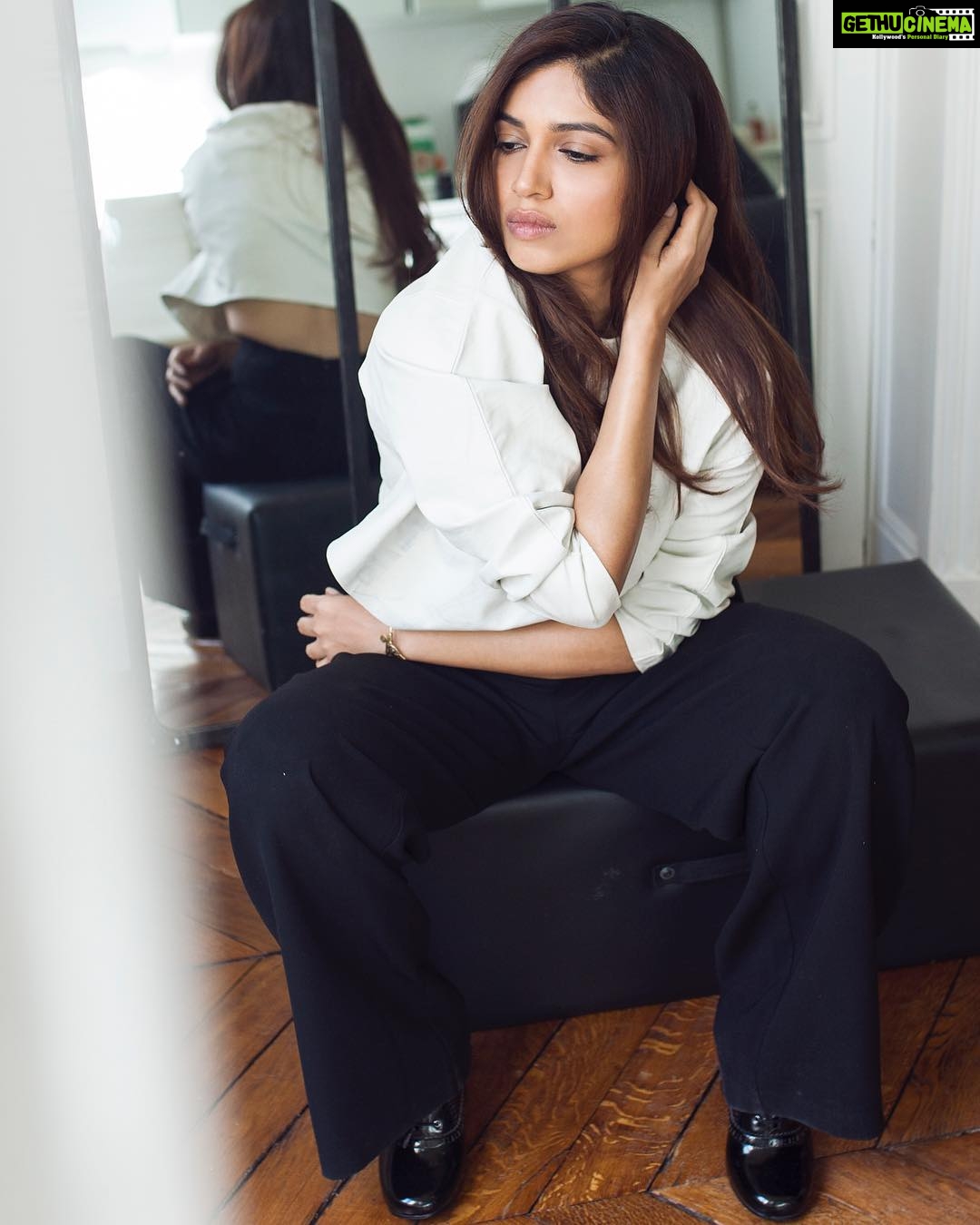 Bhumi Pednekar Instagram - Hold me tight and never let me go 🙏🏻 Shot by @druven #Musing #WhiteAndBlack #ShootLife #Feels #StandingTall #MajorLove #ParisRendezvous