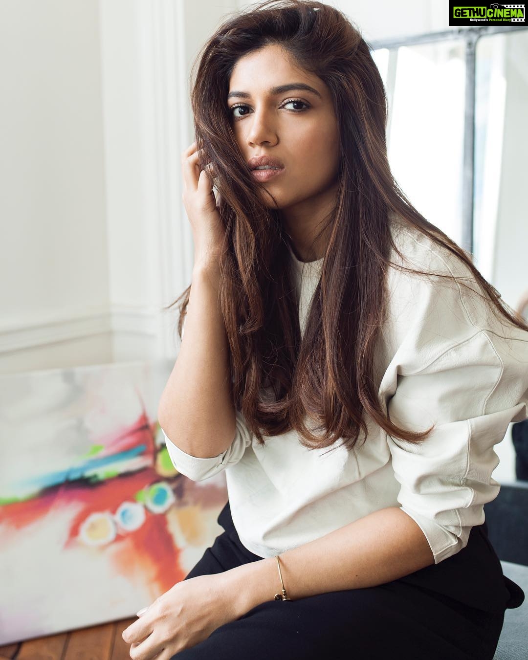 Bhumi Pednekar Instagram - Some where in the middle of life and happiness ❤️ Shot by @druven #Musing #WhiteAndBlack #ShootLife #Feels #StandingTall #MajorLove #ParisRendezvous