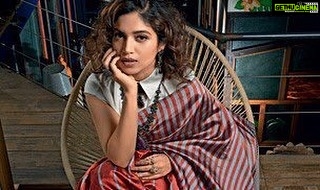 Bhumi Pednekar Instagram - The altar of change 🙏🏻 https://t.co/L8pOXTKWdM Go grab your copy now @india.today @kavereeb @suhani84 @shellyanand76 Clicked by @mandardeodhar8 🙏🏻 Styled by @aasthasharma612, @reannmoradian assisted by @aditiagrawal12 ❤️❤️❤️ Hair and makeup by the amaze @eltonjfernandez 😘😘😘 Managed by @hmehta75