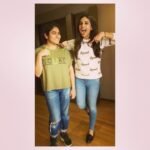 Bhumi Pednekar Instagram - When you're squading with your SQUAD @makeupwali ❤️ #TeamGoals #Squad #FriendsLikeFamily 🙏🏻