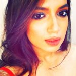 Bhumi Pednekar Instagram - Oh yes...looking at you...Yes you 👀 #SaturdayFeels (Makeup and hair courtesy @eltonjfernandez )