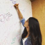 Bhumi Pednekar Instagram - Leaving my mark where ever I go ✌🏻Got to say the #Facebook India office is super bomb ❤️ #HappyTuesday #tbt