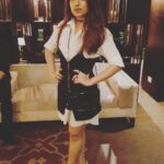 Bhumi Pednekar Instagram - Poser for life ✌🏻#ShubhMagalSaavdhan