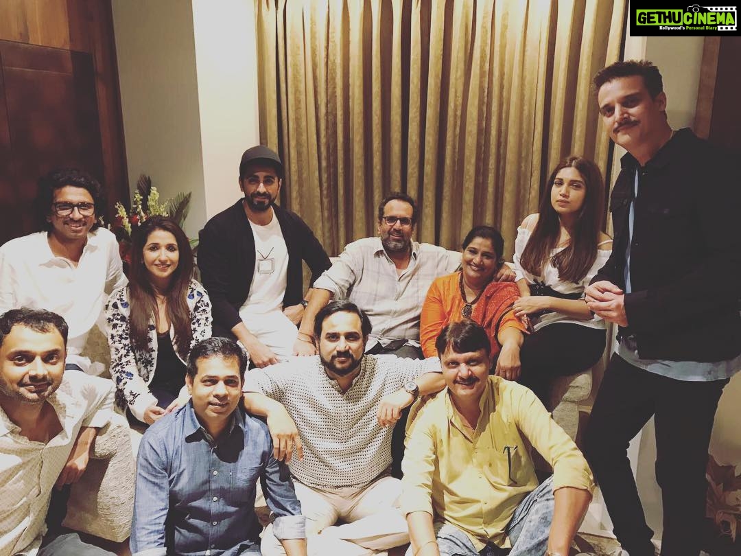 Bhumi Pednekar Instagram - When your #ShubhMangalSaavdhan family gets together it's pure happiness ❤️ Iss Dil ke Laddoo bant Gaye @ayushmannk @krishikalulla @eros_now @aanandlrai @jimmysheirgill #RSprasanna #HiteshKewaliya #SeemaPahwa #NeerajSood #Chitranjanji #HemalKothari #HimanshuSharma