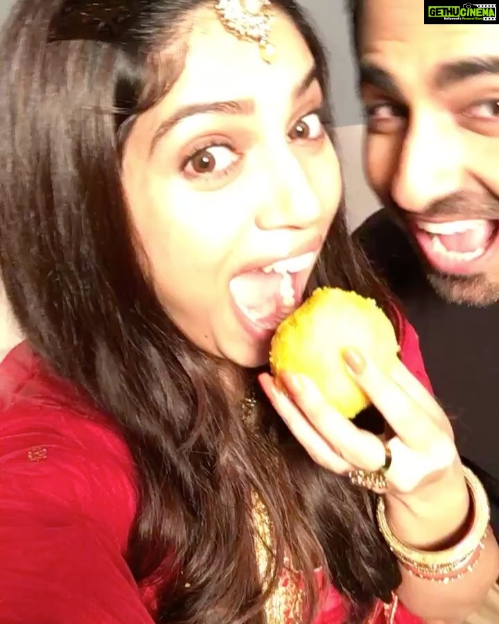 Bhumi Pednekar Instagram - Mudit and Sugandha are coming to you in 4 Days to spread all their Love and Laddoo ❤️ @ayushmannk #ShubhMangalSaavdhan #SMSIn4Days @cypplofficial @eros_now #RSprasanna #AanandRai