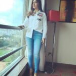 Bhumi Pednekar Instagram - 4 days to go #ShubhMagalSaavdhan 🎉❤️ wearing Shirt - kukoon Choker - misho Rings- fifi jewellery Managed by @hmehta75,styled by @aasthasharma612,assisted by @aditiagrawal12 @iammanisha,Makeup by @makeupwali,Hair by @nivatesurekha