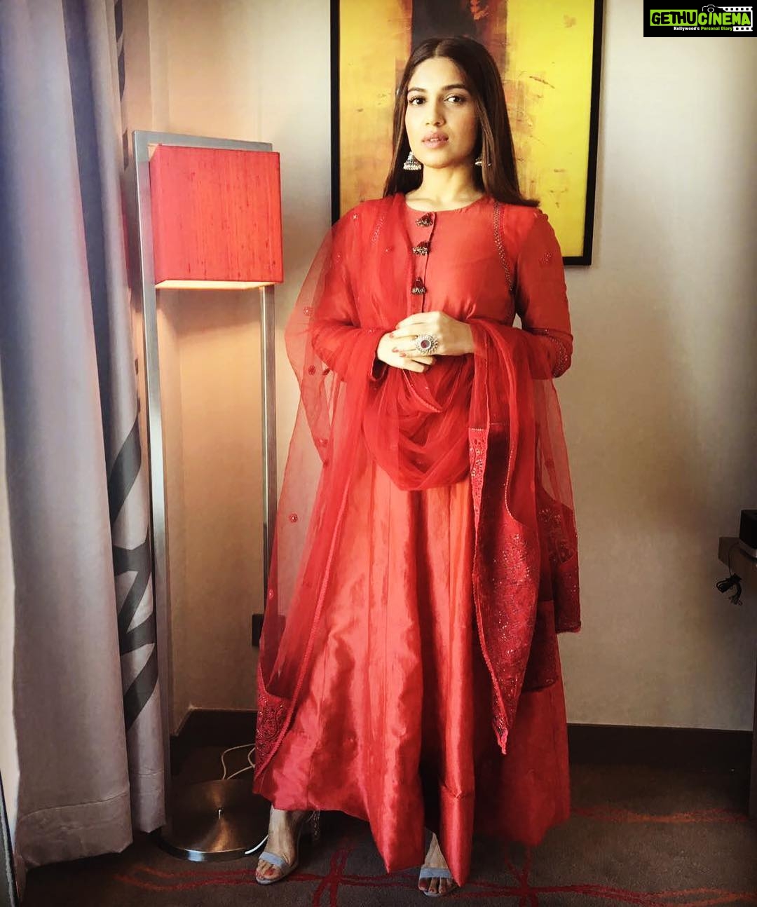 Bhumi Pednekar Instagram - There is a shade of Red in every woman-Audrey Hepburn ❤️💔 Passionate & strong is my shade of red Promoting #ShubhMangalSaavdhan in Ahmedabad 🙏🏻 Managed by @hmehta75,styled by @aasthasharma612,assisted by @iammanisha,Makeup by @makeupwali,Hair by @nivatesurekha