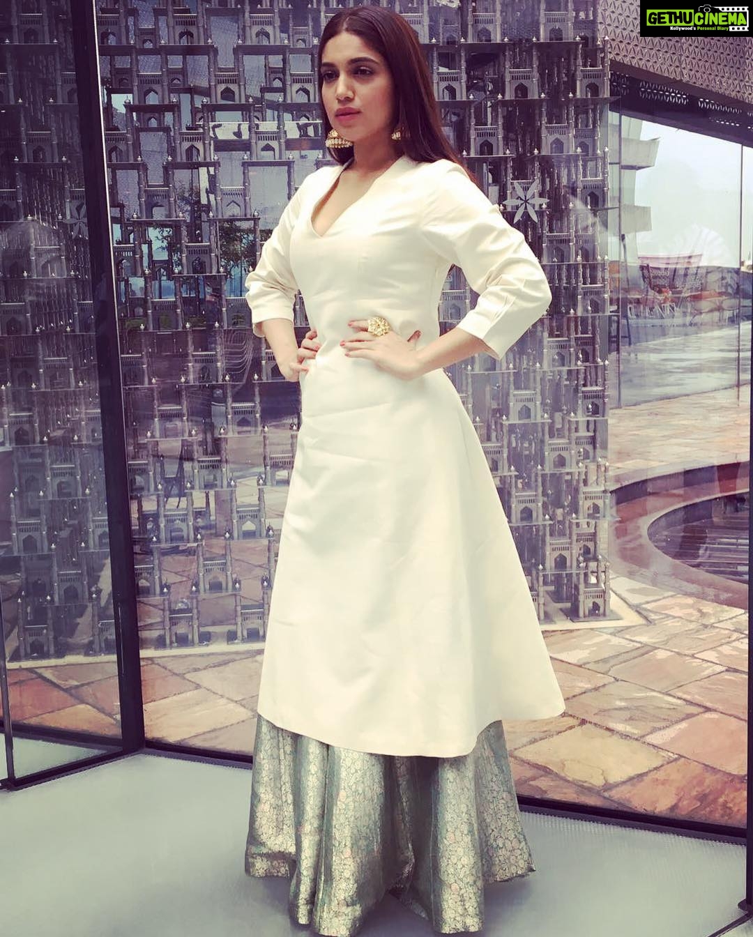 Bhumi Pednekar Instagram - In a #ShubhMangalSaavdhan kinda mood ❤️Managed by @hmehta75,styled by @aasthasharma612,assisted by @iammanisha,Makeup by @makeupwali,Hair by @nivatesurekha