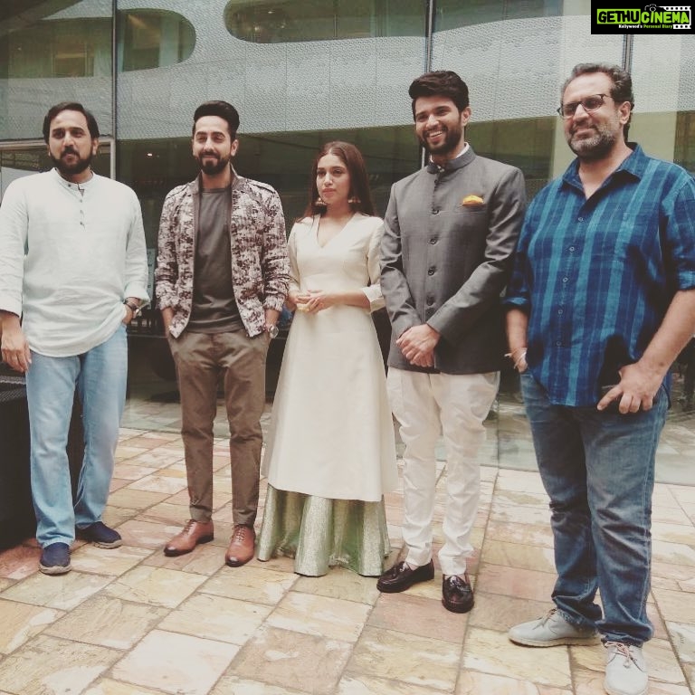 Bhumi Pednekar Instagram - In Hyderabad promoting #ShubhMangalSaavdhan with my ❤️❤️❤️ and Thank you #vijaydevarakonda for being awesome and presenting our film ✌🏻@ayushmannk