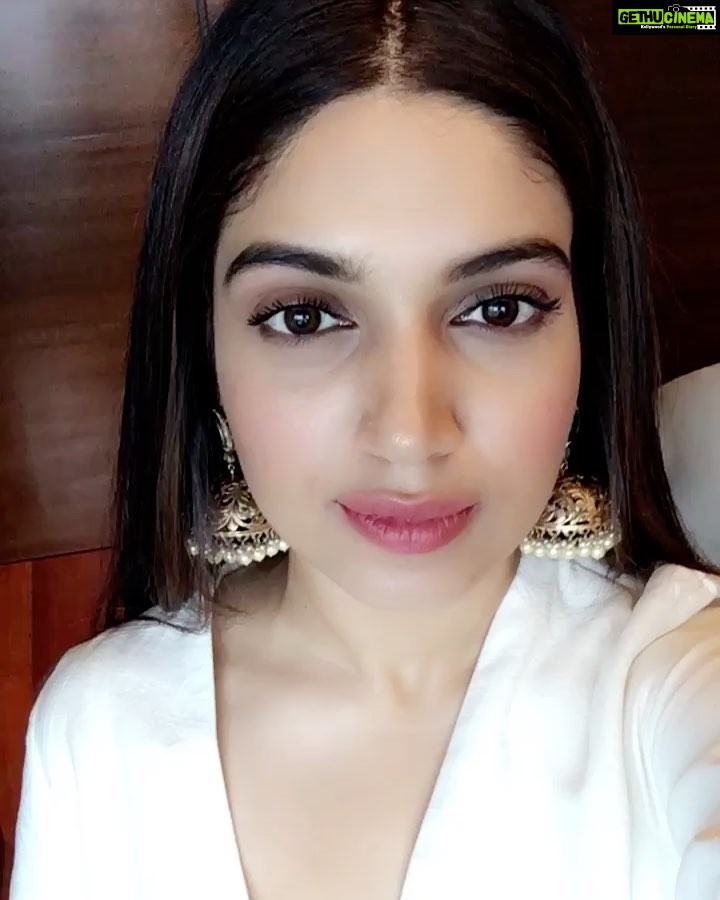 Bhumi Pednekar Instagram - All the best @anyasinghofficial @aadarjain #habibfaisal sir and the entire team of #qaidiband .Very excited to watch the film ❤️ @yrf